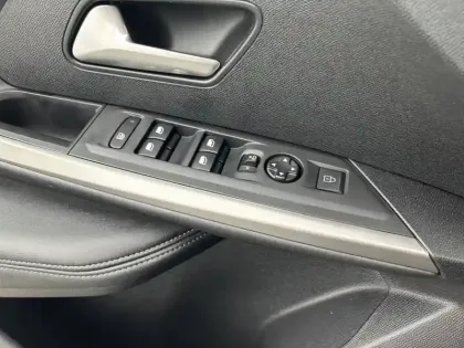 Photo 18 Peugeot 5008  Hybrid 145 ch e-DCS6