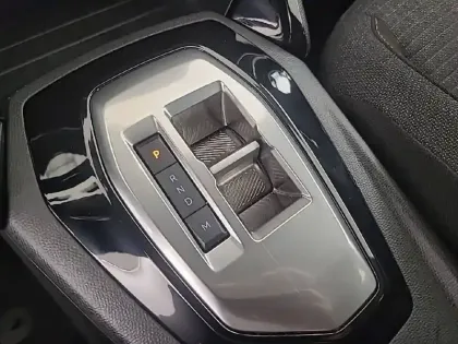 Photo 33 Peugeot 2008  Hybrid 145 e-DCS6