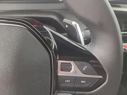 Photo 41 Peugeot 2008  Hybrid 145 e-DCS6