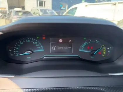 Photo 7 Peugeot 2008  Hybrid 145 e-DCS6