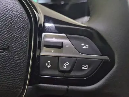 Photo 47 Peugeot 308  Hybrid 145 e-DCS6