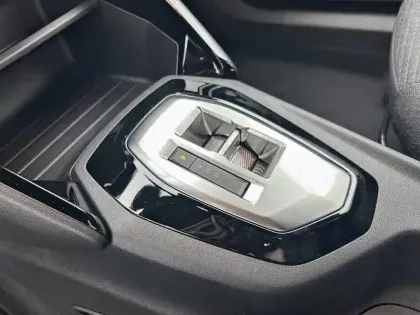 Photo 13 Peugeot 2008  Hybrid 110 e-DCS6