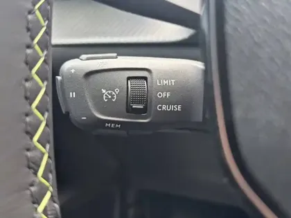 Photo 20 Peugeot 2008  Hybrid 145 e-DCS6