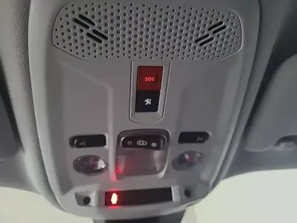 Photo 25 Peugeot 2008  Electrique 136 ch