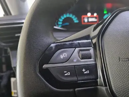 Photo 27 Peugeot 2008  Electrique 136 ch