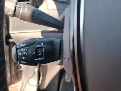 Photo 47 Peugeot 208  PureTech 100 S&S BVM6