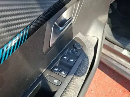 Photo 39 Peugeot 208  PureTech 100 S&S BVM6