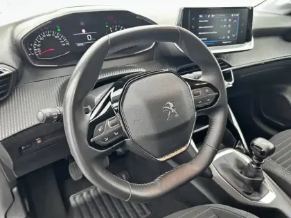 Photo 58 Peugeot 208  PureTech 100 S&S BVM6