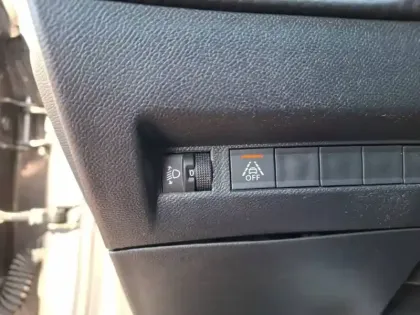 Photo 42 Peugeot 208  PureTech 100 S&S BVM6
