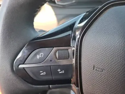 Photo 43 Peugeot 208  PureTech 100 S&S BVM6