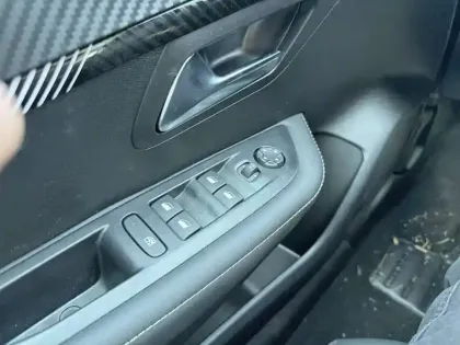Photo 19 Peugeot 208  Turbo 100 ch BVM6