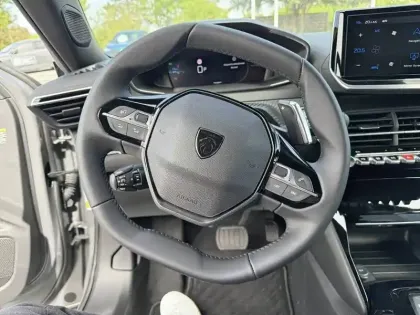 Photo 8 Peugeot 2008  Hybrid 145 e-DCS6