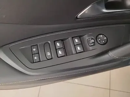 Photo 16 Peugeot 308  Electrique 55 kWh 156ch