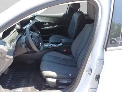 Photo 10 Peugeot 208  Hybrid 110 ch e-DCS6