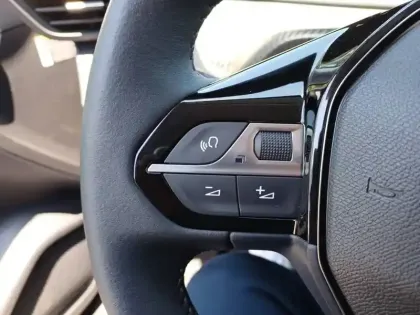 Photo 18 Peugeot 208  Hybrid 110 ch e-DCS6
