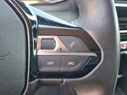 Photo 23 Peugeot 2008  PureTech 100 S&S BVM6