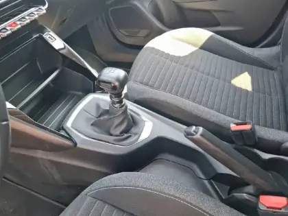 Photo 13 Peugeot 2008  PureTech 100 S&S BVM6