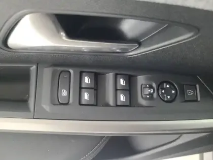 Photo 20 Peugeot 5008  Hybrid 145 ch e-DCS6