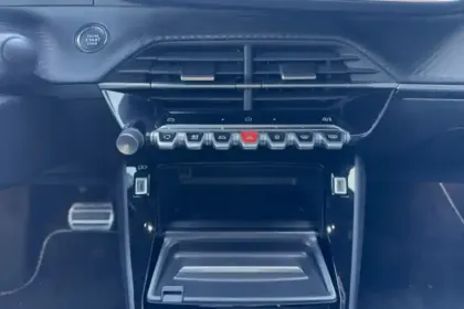 Photo 16 Peugeot 2008  Electrique 54 kWh 156 ch