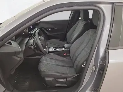 Photo 10 Peugeot 2008  Hybrid 145 e-DCS6