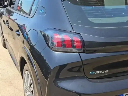 Photo 16 Peugeot 208  Electrique 50 kWh 136ch