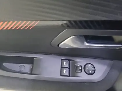 Photo 49 Peugeot 208  Electrique 50 kWh 136ch