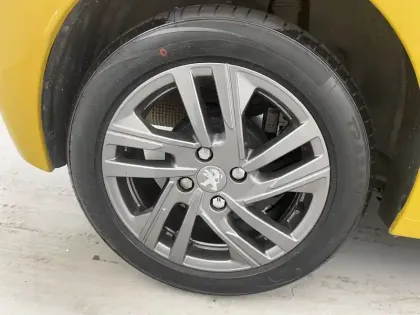 Photo 18 Peugeot 208  PureTech 75 S&S BVM5