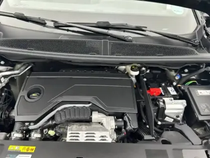 Photo 34 Peugeot 5008  Hybrid 145 ch e-DCS6