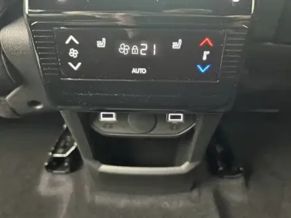 Photo 20 Peugeot 5008  Hybrid 145 ch e-DCS6