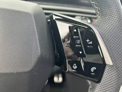 Photo 25 Peugeot 5008  Hybrid 145 ch e-DCS6