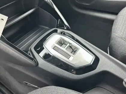 Photo 33 Peugeot 208  Hybrid 110 ch e-DCS6