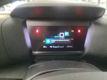 Photo 11 Citroën C4 e- 136 ch Automatique