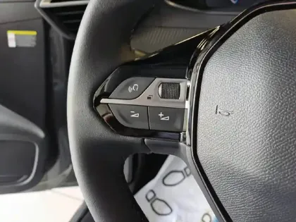 Photo 17 Peugeot 208  Hybrid 110 ch e-DCS6