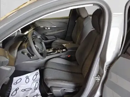 Photo 10 Peugeot 208  Hybrid 110 ch e-DCS6