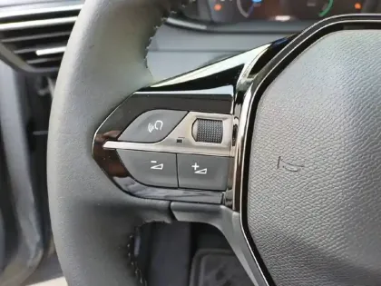 Photo 14 Peugeot 208  Hybrid 145 ch e-DCS6