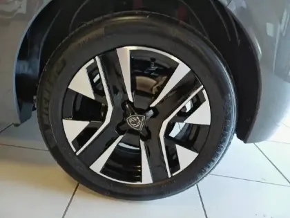 Photo 12 Peugeot 208  Hybrid 145 ch e-DCS6