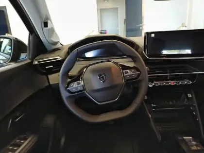 Photo 8 Peugeot 208  Hybrid 145 ch e-DCS6