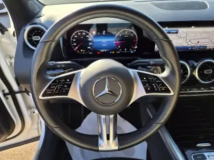 Photo 13 Mercedes GLA  200 d 8G-DCT