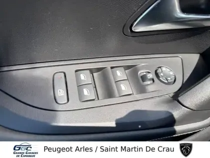 Photo 11 Peugeot 2008  PureTech 100 S&S BVM6