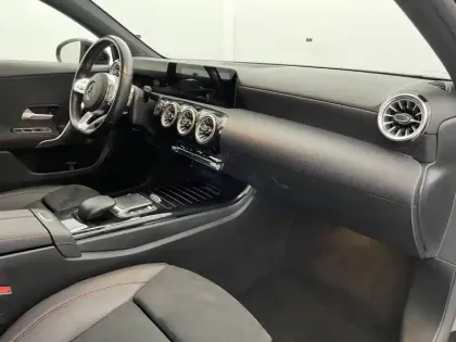 Photo 51 Mercedes Classe A  200 7G-DCT