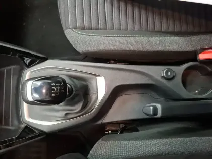 Photo 25 Peugeot 2008  PureTech 100 S&S BVM6