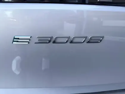 Photo 43 Peugeot 3008  Electrique 210 ch 73 kWh