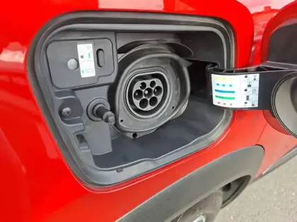 Photo 13 Renault Captur  E-Tech hybride rechargeable 160