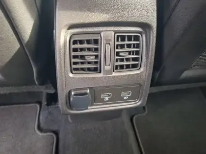 Photo 17 Renault Captur  E-Tech hybride rechargeable 160