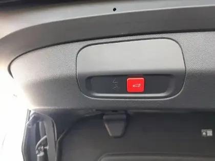 Photo 7 Peugeot 408  Hybrid 145 e-DCS6