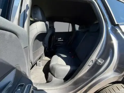 Photo 15 Mercedes GLA 200 d Progressive Line
