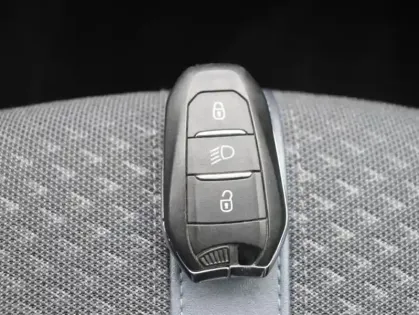 Photo 14 Peugeot 2008  1.2 PureTech 130ch S&S Allure