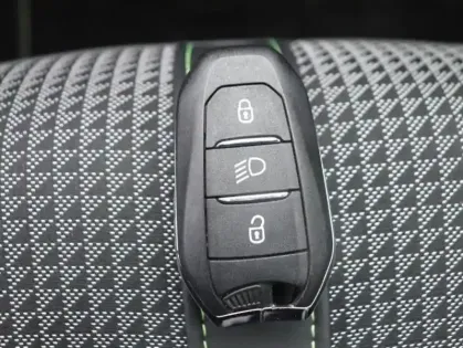 Photo 14 Peugeot 208  1.2 PureTech 130ch S&S GT EAT8