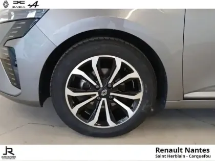 Photo 8 Renault Clio  1.0 TCe 90ch Techno - Pack Driving & Safety + Pack multimedia