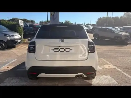 Photo 6 Fiat 600  1.2 Hybrid Turbo 145ch La Prima eDCT6